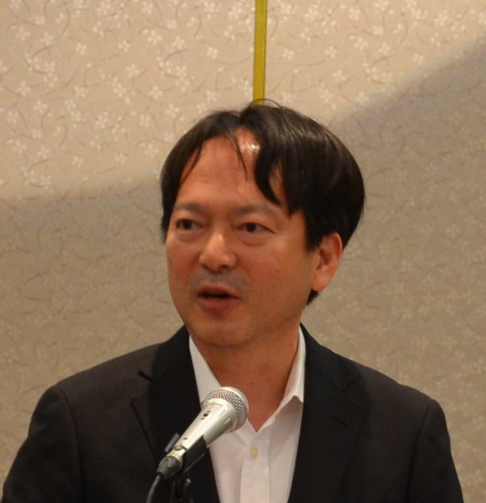 大会であいさつする橋口れいさん