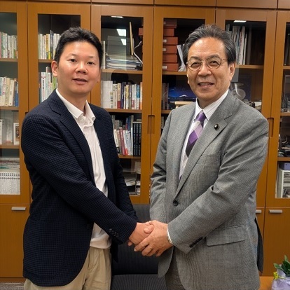 みずおか俊一議員の事務所を訪問した大阪教組役員とみずおか俊一議員