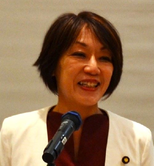 2025夏季セミナーであいさつする古賀ちかげ参議院議員